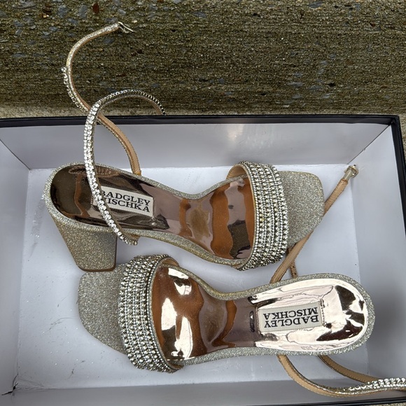 Badgley Mischka Becca Platino Strappy Block Heel Platinum Size 7.5 - Picture 4 of 9